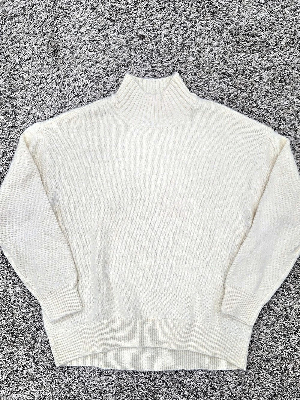 American Eagle Cream Turtleneck Sweater Size XS